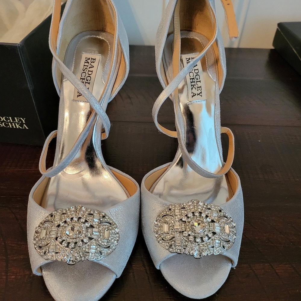 Badgley Mischka jeweled bridal heels size 7.5